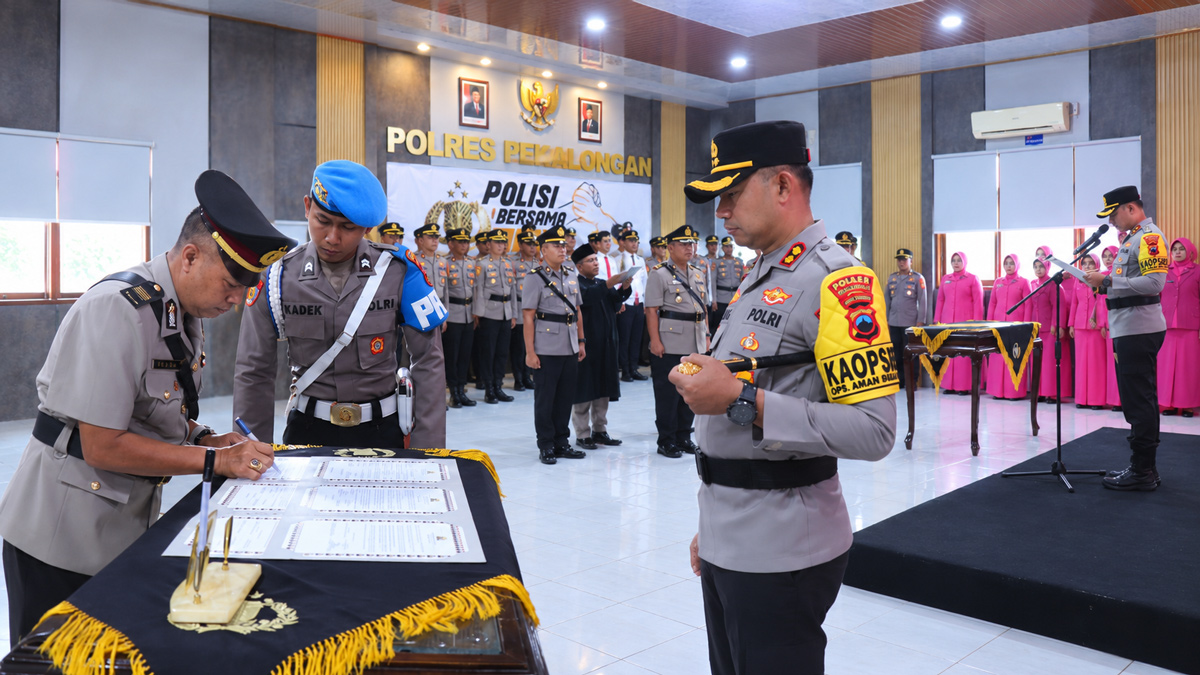 Mutasi Polres Pekalongan dengan sertijab Kasat Intelkam dan Kasat Binmas
