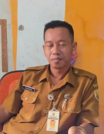 Nurasan Calon Kepala Desa Warukidul menawarkan gagasan pengelolaan tanah bengkok untuk 13 RT