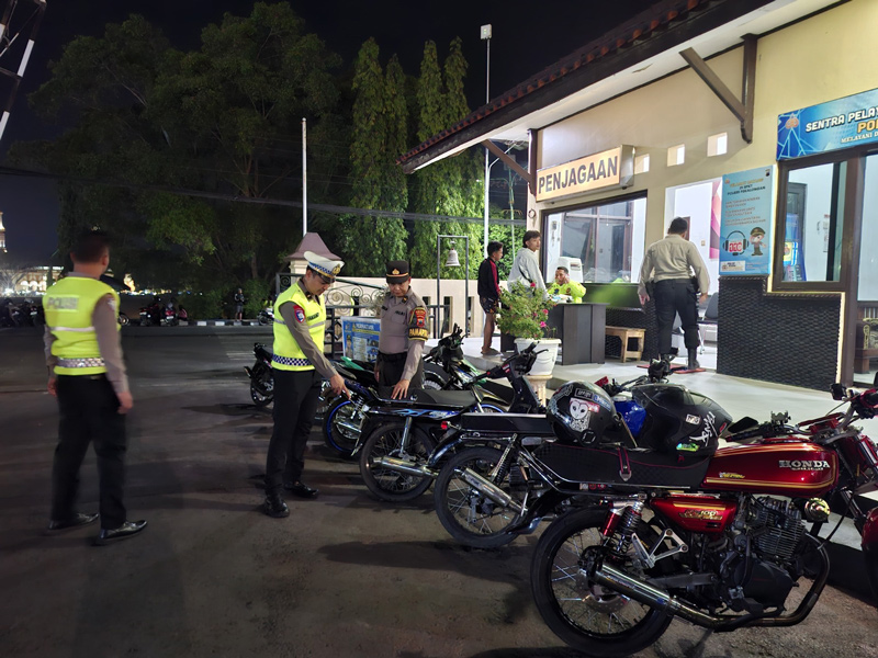 Polres Pekalongan menindak sepeda motor berknalpot brong dalam razia di Kajen